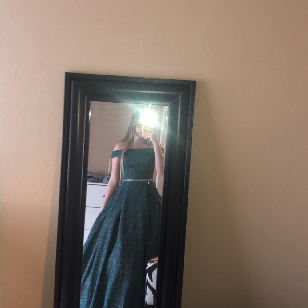 Green Off-Shoulder Sleeveless Prom Gown